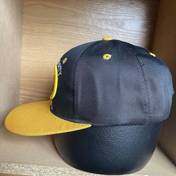 Vintage NEW 1997 The University Of Iowa Looney Tunes Bugs Bunny Snapback Cap Hat - Picture 5 of 12